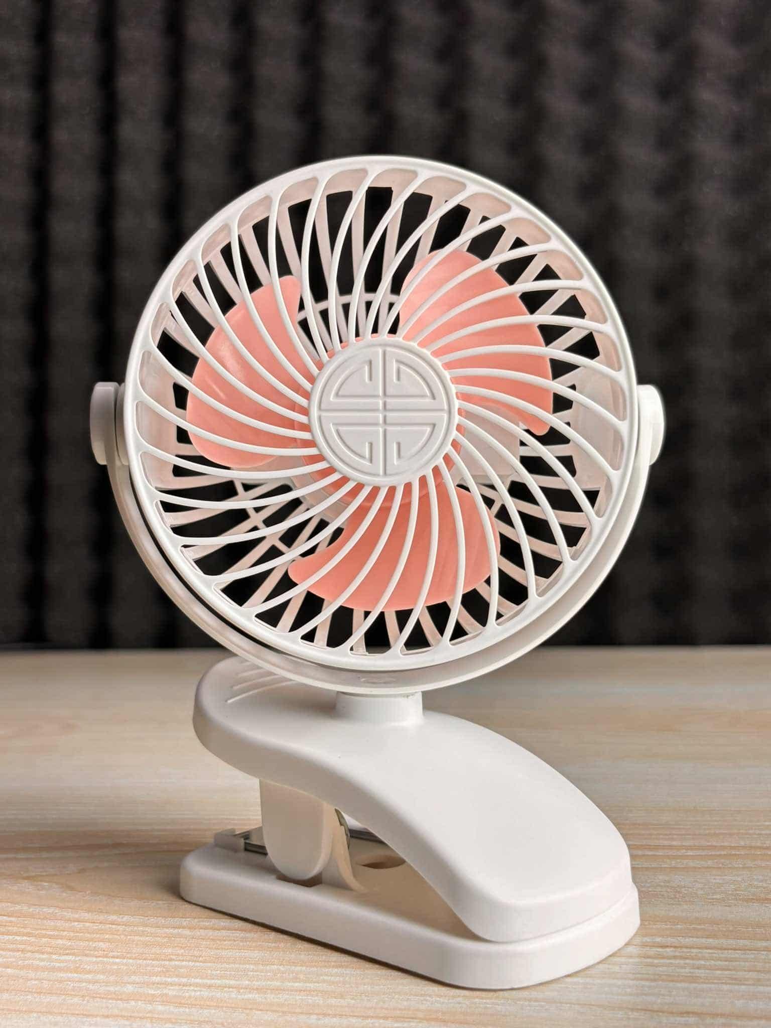 494356784_689206280719509_2051765892121613385_n-1.jpg P8 USB Small Handheld Rechargeable Clip Fan-2400mAh Battery - Image 1